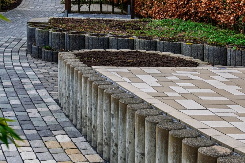 Zahradní cesty a dvůr – Moravská Třebová, zámková dlažba Divoká vazba, colormix hnědá